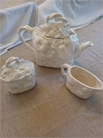 Large ceramic tea pot, cream & sugar set