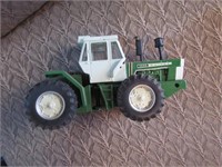 2655 Oliver 1/64 tractor Nice