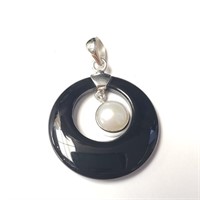 Silver Black Onyx And Fresh Water Pearl Pendan