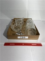 (2) Vases (2) candy dishes & (2) clear glass