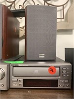 ONKYO FM STERO/DISC CHANGER WITH SPEAKERS
