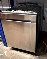 Samsung Built In Dish Washer 24" x 25" x 34" High