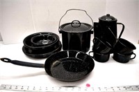 Vintage enamelware camp set (coffee pot, 4 cups,