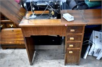 Singer Cabinet Sewing Machine *LYR