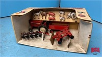 Die cast Ertl IH Farm Set w Tractor, Imp.& Animals