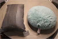 2 PILLOWS (GREY-NEW 22X13, 18"ROUND NEW)