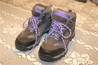 BARELY WORN HI TECH SZ 8.5 LEATHER UPPERS