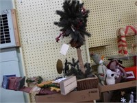 Section of Christmas & decor items: figurines - wr