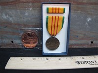 Vintage Vietnam Service Medal & Challenge Coin