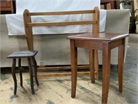 QUILT RACK AND 2 SMALL TABLES