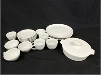 21 PIECES DINNERWARE