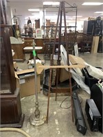 WOOD ARTISTS EASEL AND FLOOR LAMP WITH SHADE