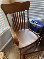 antique arm chair needs work