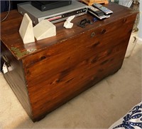 Large blanket chest 27in H