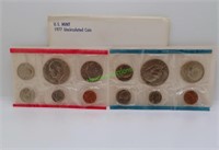 1977 US Mint set-Denver & Philadelphia/Ike $1