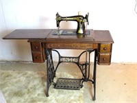 Antique Singer Sewing Machine w/Foot Control -