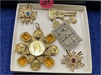 VINTAGE COSTUME JEWELRY PINS ETC