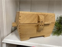 HAND CRAFTED DOVE TAIL BOX