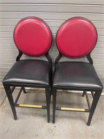 2 bar stools