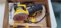 DeWalt DW E 61 Palm Sander, One Package of