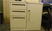 Metal office filing cabinet w/ 3 drawers & 1 door,