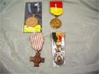 MIXED LOT OF MILITARY MEDALS