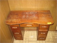 Oak Kidney Shaped Desk 7 Drawers 29"x36"x18"