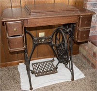Antique Singer Sewing Machine cabinet & cast iron