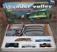 Athearn HO Scale Thunder Valley Train Set in box