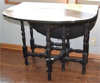 Beautiful gateleg dropleaf accent dining table