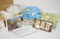 LOT OF PLASTIC TRAYS AND BASKET- 17" BEACH PLATE