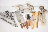 35 COMMERCIAL KITCHEN ITEMS