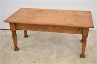 SOLID OAK COFFEE TABLE WITH TURNED LEGS