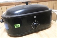 kitchenware lot: GE turkey roaster