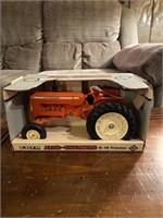 Allis Chalmers D19 Tractor 1/16 scale die cast