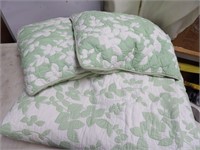 Queen - Full Bedspread & 2 Pillows