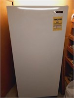 GIBSON BUDGET MASTER FREEZER WITH KEY WORKS GREAT
