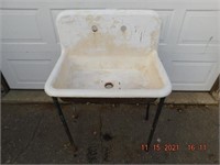 Vintage sink with stand