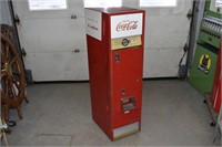 Machine à Coca-Cola / 61 1/2 x 16