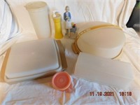 Vintage Tupperware items + figure