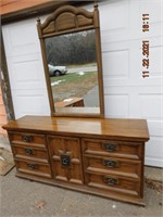 Dresser with mirror, Matches lot #77