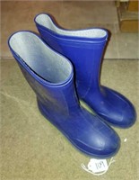 SIZE 3 RUBBER BOOTS