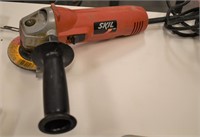 SKIL 6 AMP RIGHT ANGLE GRINDER