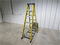 Green Bull 6' Fiberglass Ladder