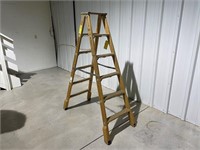 Industrial 6' 2-Sided Wood Step Ladder