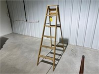 Davidson 6' Wood Step Ladder