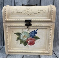 Beautiful Vintage Style Nesting Box