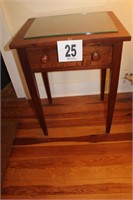 Walnut Lamp Table With 1 Drawer And Hepplewhite