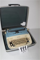 Typewriter In Case (Case Has Damage On Corner)