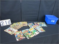 Large quantity of comic books with tote